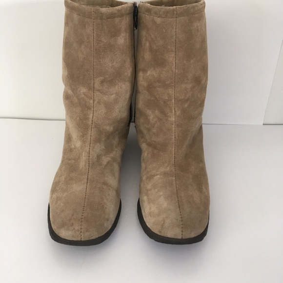 Hush Puppies Shoes - Women’s suede winter boot with fleece lining